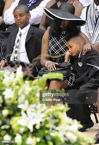 Mechelle McNair, center, and two of her sons react during a funeral service for former NFL quarterback Steve McNair on July 11, 2009 in Hattiesburg,...
