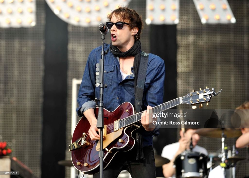 Johnny Razorlight Q Johnny Borrell lead singer of Razorlight performs on stage on the ...