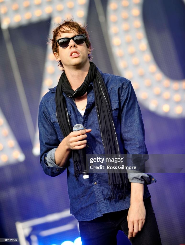 Johnny Razorlight Q Johnny Borrell lead singer of Razorlight performs on stage on the ...