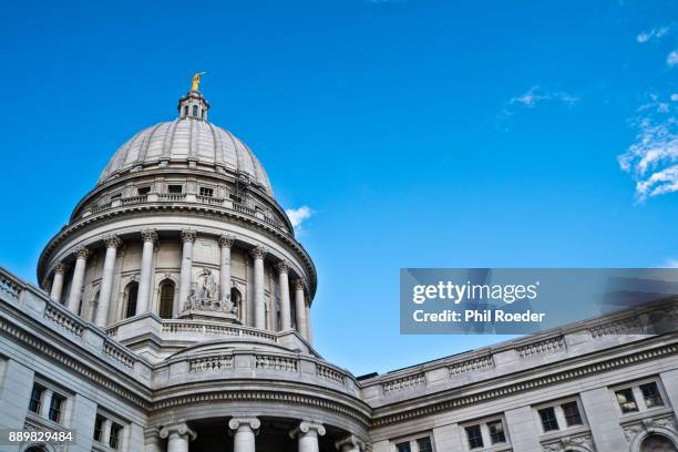 wisconsin state capitol - capitel stock pictures, royalty-free photos & images