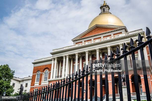 massachusetts state house - massachusetts state capitol stock pictures, royalty-free photos & images
