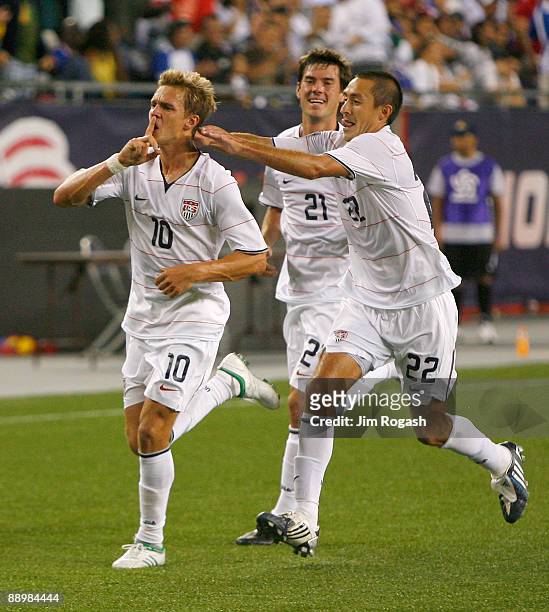 Stuart Holden of USA scores the game-tying goal and celebrates with teammates Davy Arnaud and Brad Evans against Haiti during the 2009 CONCACAF Gold...