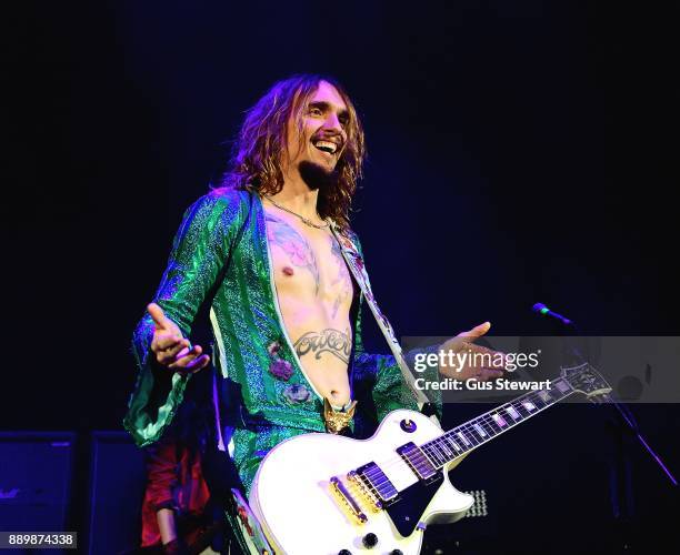 Justin Hawkins of The Darkness performs on stage at the Eventim Apollo on December 10, 2017 in London, England.