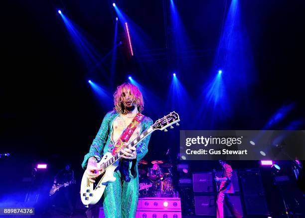 Justin Hawkins of The Darkness performs on stage at the Eventim Apollo on December 10, 2017 in London, England.