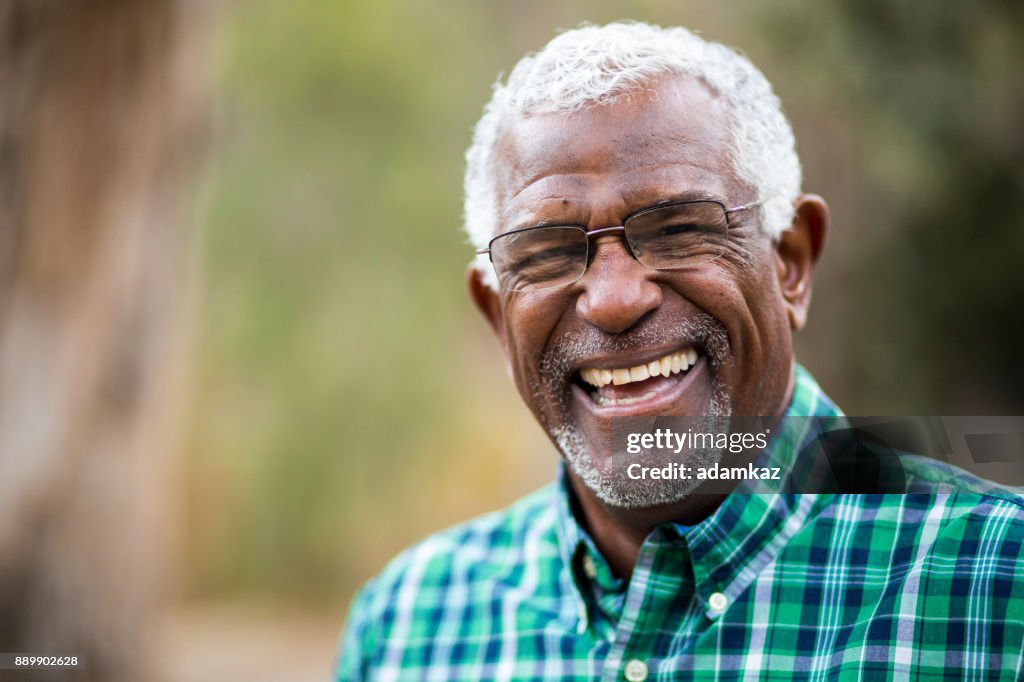 Afrikanische amerikanische Senior woman in Natur Portrait
