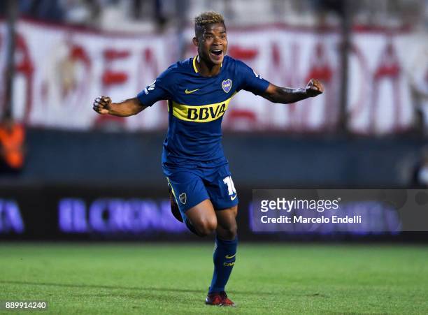 Wilmar Barrios of Boca Juniors celebrates after scoring the first goal of his team during a match between Estudiantes and Boca Juniors as part of the...