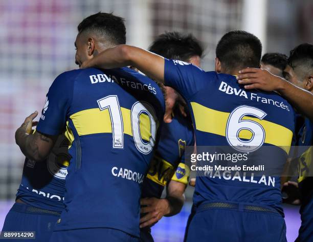 Wilmar Barrios of Boca Juniors celebrates with teammates after scoring the first goal of his team during a match between Estudiantes and Boca Juniors...