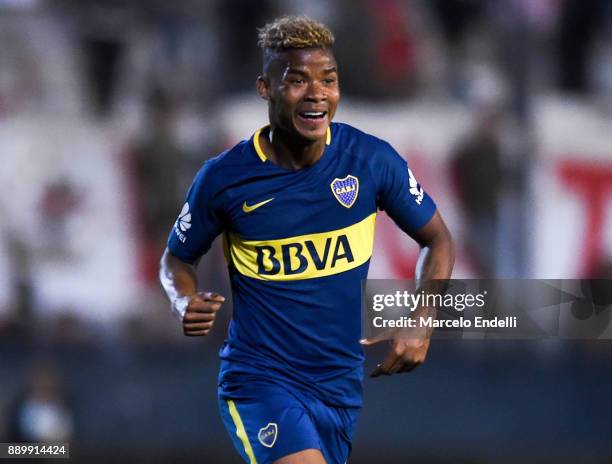 Wilmar Barrios of Boca Juniors celebrates after scoring the first goal of his team during a match between Estudiantes and Boca Juniors as part of the...