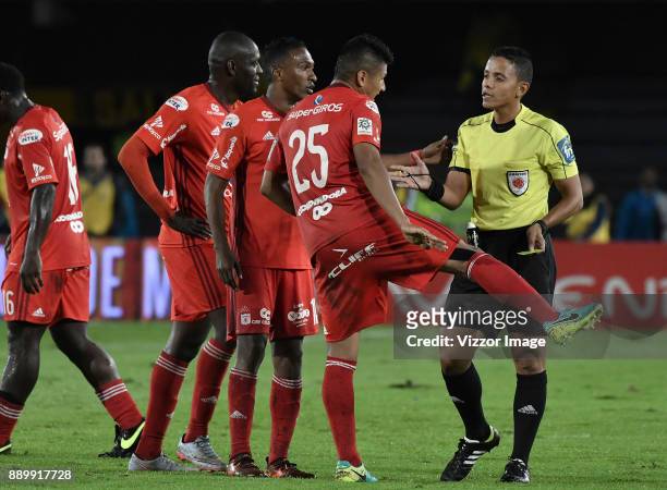 Players of America de Cali argue with referee Bismark Santiago during the second leg match between Millonarios and America de Cali as part of the...