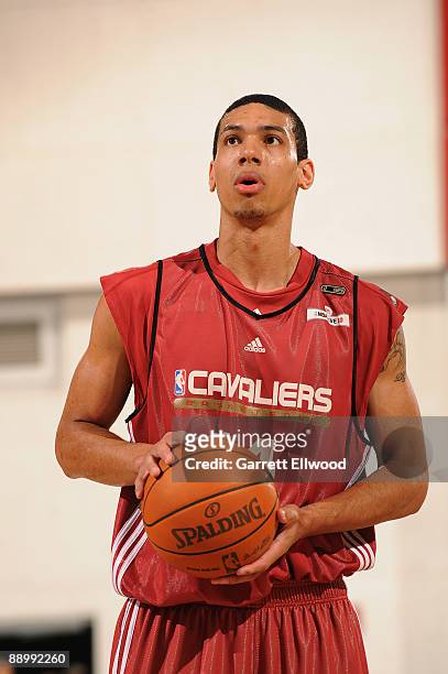 Danny Green of Cleveland Cavaliers shoots a free throw against the Milwaukee Bucks during NBA Summer League presented by EA Sports on July 12, 2009...