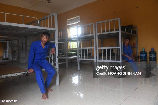 Inside Inmate Bunk Inmates Therapy Photos and Premium High Res Pictures - Getty Images
