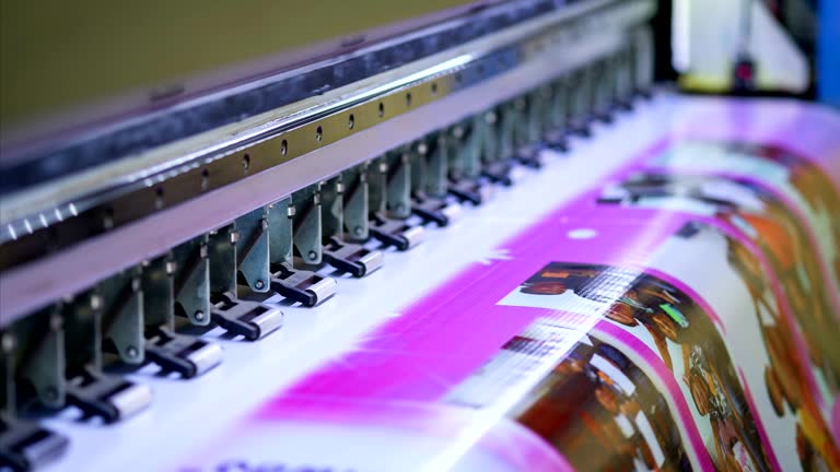 https://media.gettyimages.com/id/889976710/video/large-inkjet-printer-working-color-on-vinyl-banner.jpg?b=1&s=640x640&k=20&c=MumQ_xVXj7cfJl-n4xewcJbJH4rdbPmW8-HCmD9rr8o=