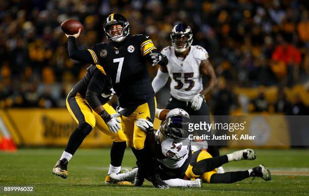 Ben Roethlisberger of the Pittsburgh Steelers attempts a throw under pressure from Tyus Bowser of the Baltimore Ravens in the fourth quarter during...