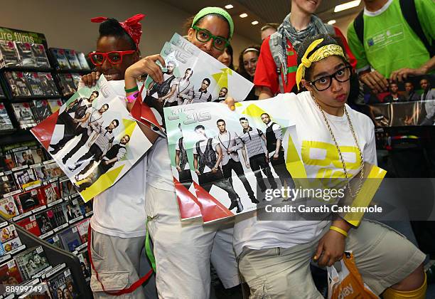 Jls Fan Photos and Premium High Res Pictures - Getty Images