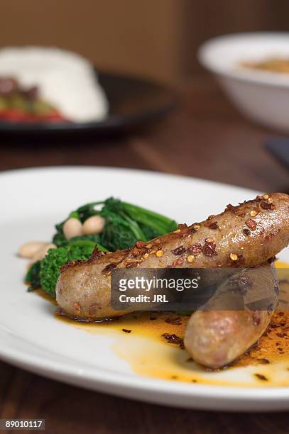 sausage with broccoli rabe and white beans - broccoli rabe fotografías e imágenes de stock