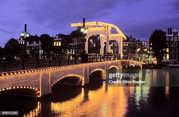 magere brug in amsterdam, netherlands - gracht amsterdam stock pictures, royalty-free photos & images