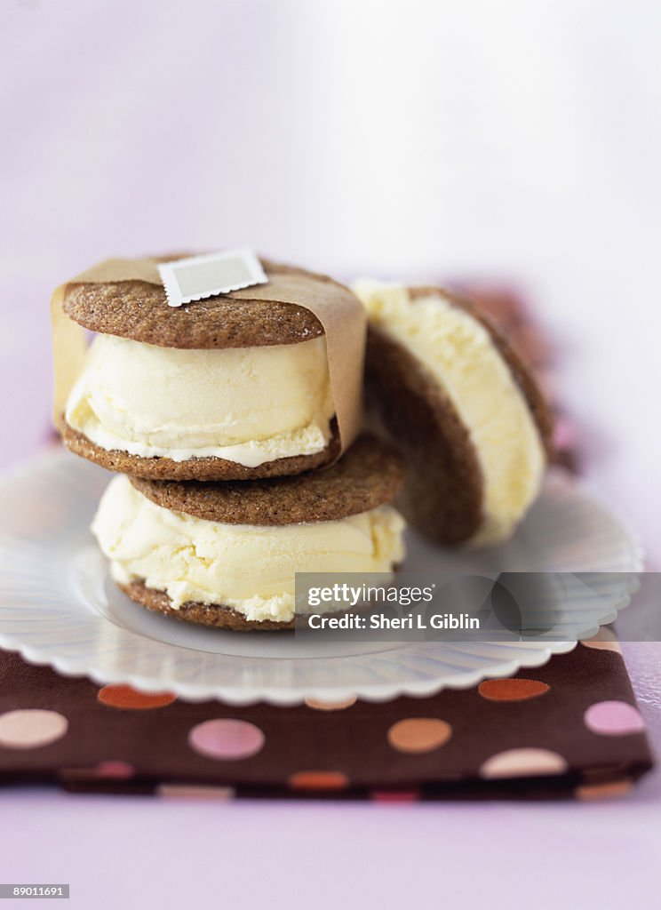 Gingersnap lemon ice cream sandwiches