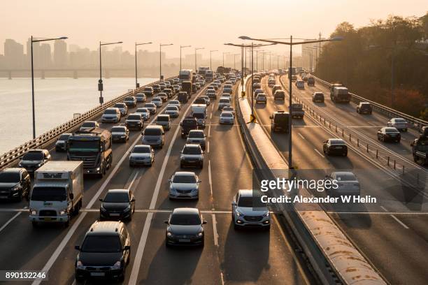 traffic jam in seoul - hauptverkehrszeit stock-fotos und bilder