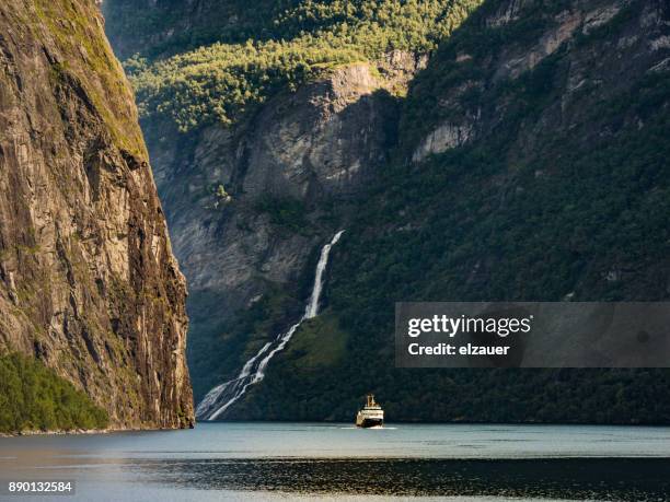 geirangerfjord - sognefjord stock-fotos und bilder