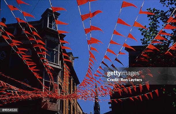 orange and blue - kingsday stockfoto's en -beelden