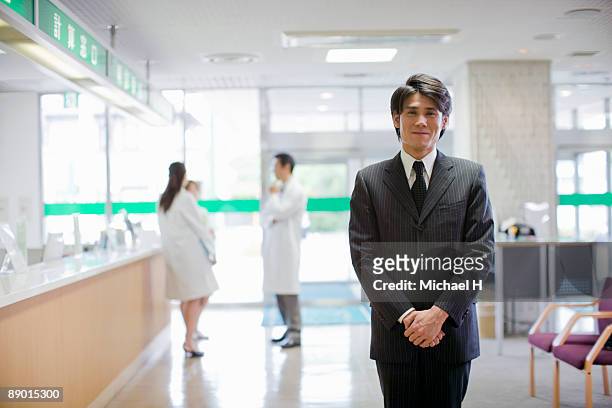 man of wearing a suit in hospital - male portrait suit and tie 40 year old stock pictures, royalty-free photos & images