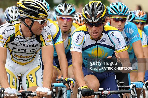 Seven-time Tour de France winner and Kazakh cycling team Astana 's Lance Armstrong of the United States speaks with US cycling Team Columbia-High...