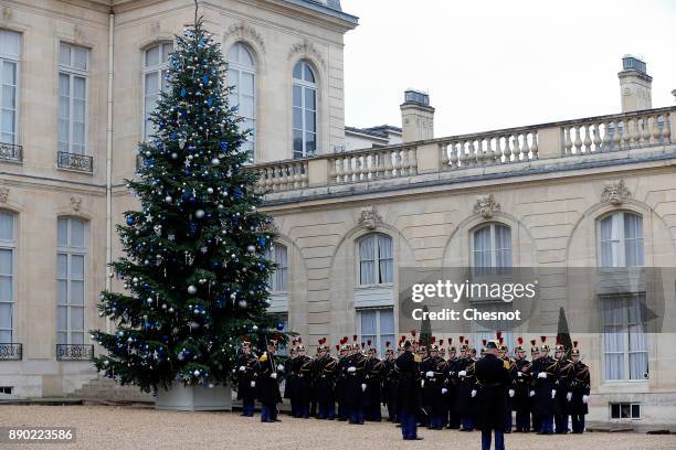 Christmas tree is displayed in the courtyard of the Elysee Palace during the visit of Tunisian President Beji Caid Essebsi on December 11, 2017 in...