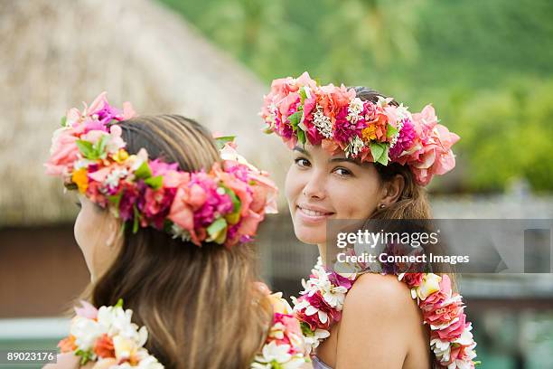 young women with flowers in hair in moorea - moorea stock pictures, royalty-free photos & images