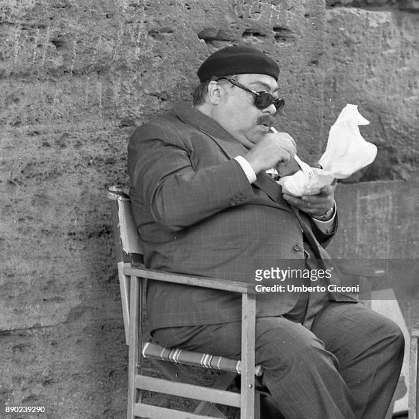 Italian actor, director, screenwriter and comedian Aldo Fabrizi during a lunch break while filming the film 'Cose di Cosa Nostra' , Rome 1970.