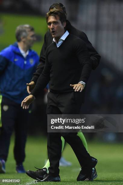 Guillermo Barros Schelotto manager of Boca Juniors looks on during a match between Estudiantes and Boca Juniors as part of the Superliga 2017/18 at...