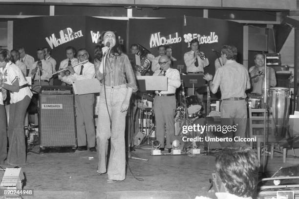 Italian singer and TV presenter Gigliola Cinquetti performs at the club 'La Bussola', Viareggio 1975.