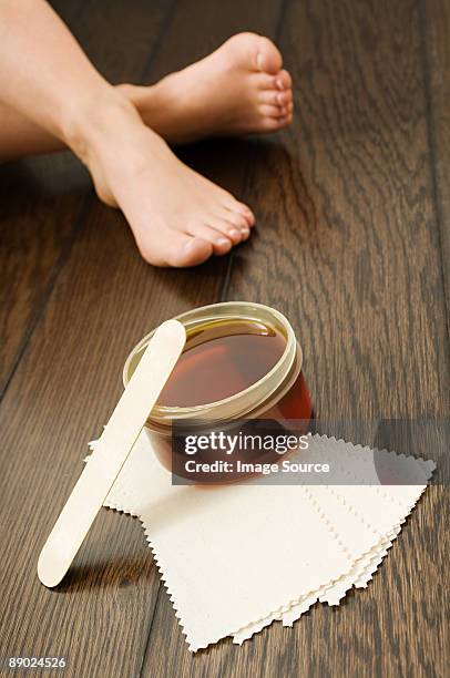 leg waxing - leg waxing stock pictures, royalty-free photos & images