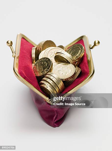 pound coins in a purse - münzbeutel stock-fotos und bilder