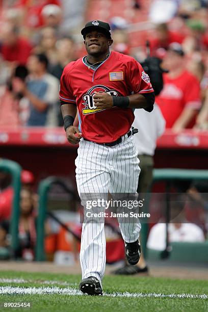 Futures All-Star Eric Young of the Colorado Rockies runs onto the field during the 2009 XM All-Star Futures Game at Busch Stadium on July 12, 2009 in...