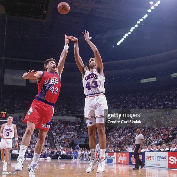 195 Cleveland Cavaliers Brad Daugherty Stock Photos, High-Res Pictures, and Images - Getty Images