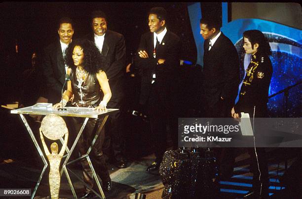 Diana Ross inducts Marlon Jackson, Tito Jackson, Jermaine Jackson, Jackie Jackson and Michael Jackson of The Jackson 5