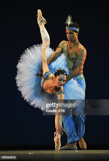 S Royal Ballet dancers Spain's Tamara Rojo and Cuban born Carlos Acosta perform during the Royal Ballet rehearsal on July 14, 2009 in Garcia Lorca...