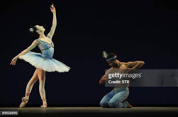 S Royal Ballet dancers Spain's tamara Rojo and Cuba's Carlos Acosta perform during the Royal Ballet rehearsal on July 14, 2009 in Garcia Lorca...