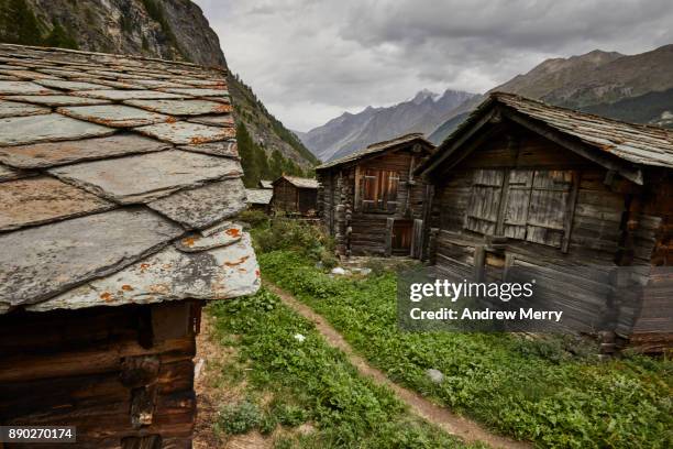 historic wooden barns, chalets or huts in the mountains above zermatt, switzerland, swiss alps - lyalls lärche stock-fotos und bilder