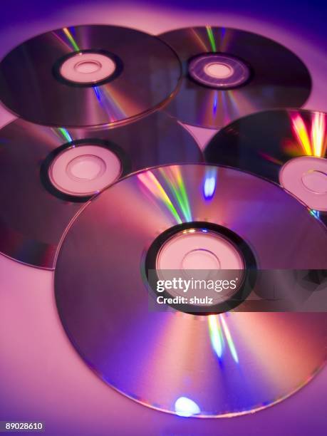 les cd - colorful cd photos et images de collection