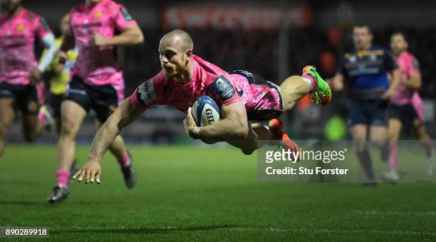Chiefs wing James Short dives over to score during the European Rugby Champions Cup match between Exeter Chiefs and Leinster Rugby at Sandy Park on...