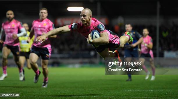 Chiefs wing James Short dives over to score during the European Rugby Champions Cup match between Exeter Chiefs and Leinster Rugby at Sandy Park on...