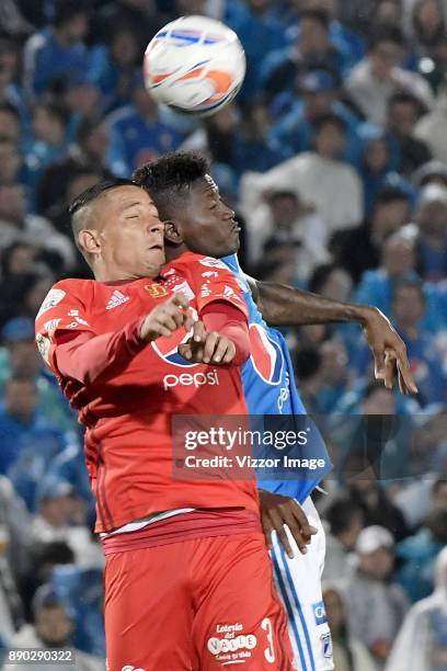 Duver Riascos of Millonarios jumps for a header with Anderson Zapata of America de Cali during the second leg match between Millonarios and America...