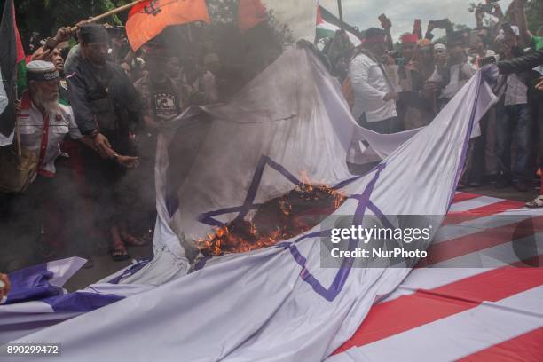 Indonesian muslim burn Israeli and U.S. Flags during a protest in front of U.S Embassy in Jakarta, Indonesia, on December 11, 2017 against the U.S....