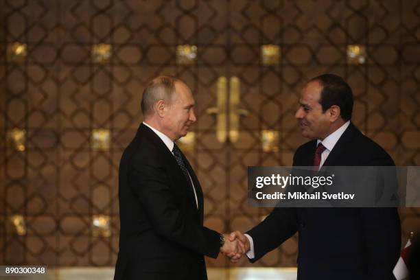 Russian President Vladimir Putin shakes hands with Egyptian President Abdel Fattah el-Sisi during their meeting on December 11, 2017 in Cairo, Egypt....