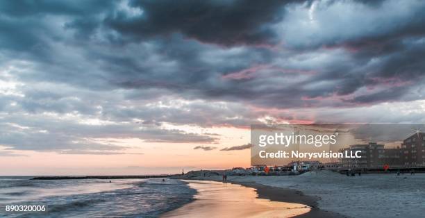 sunset clouds over long beach ny - long beach new york foto e immagini stock