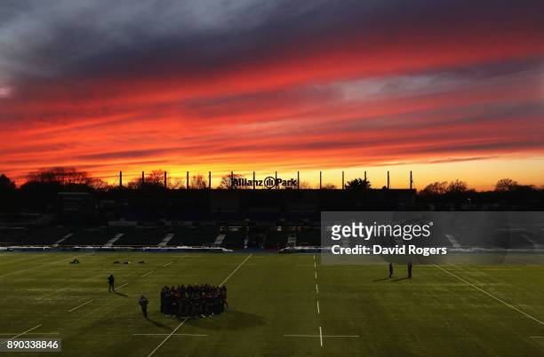 General view as the Saracens team huddle prior to the European Rugby Champions Cup match between Saracens and ASM Clermont Auvergne at Allianz Park...
