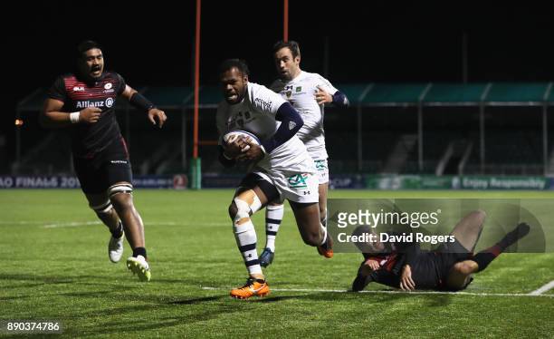 Alivereti Raka of Clermont Auvergne scores the opening try during the European Rugby Champions Cup match between Saracens and ASM Clermont Auvergne...