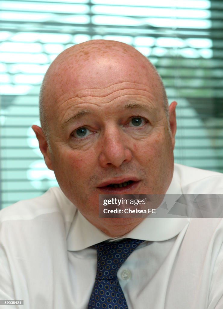 Peter Roderick Kenyon Chelsea's Chief Executive Peter Kenyon adresses the media at Chelsea ...