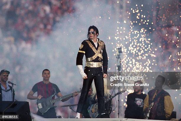 Michael Jackson performs during halftime of a 52-17 Dallas Cowboys win over the Buffalo Bills in Super Bowl XXVII on January 31, 1993 at the Rose...